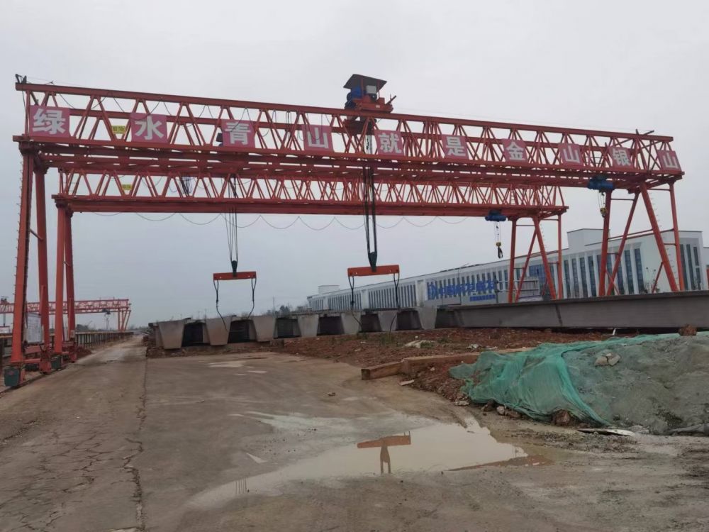 提梁機、梁場門式起重機、工程龍門吊租賃公司