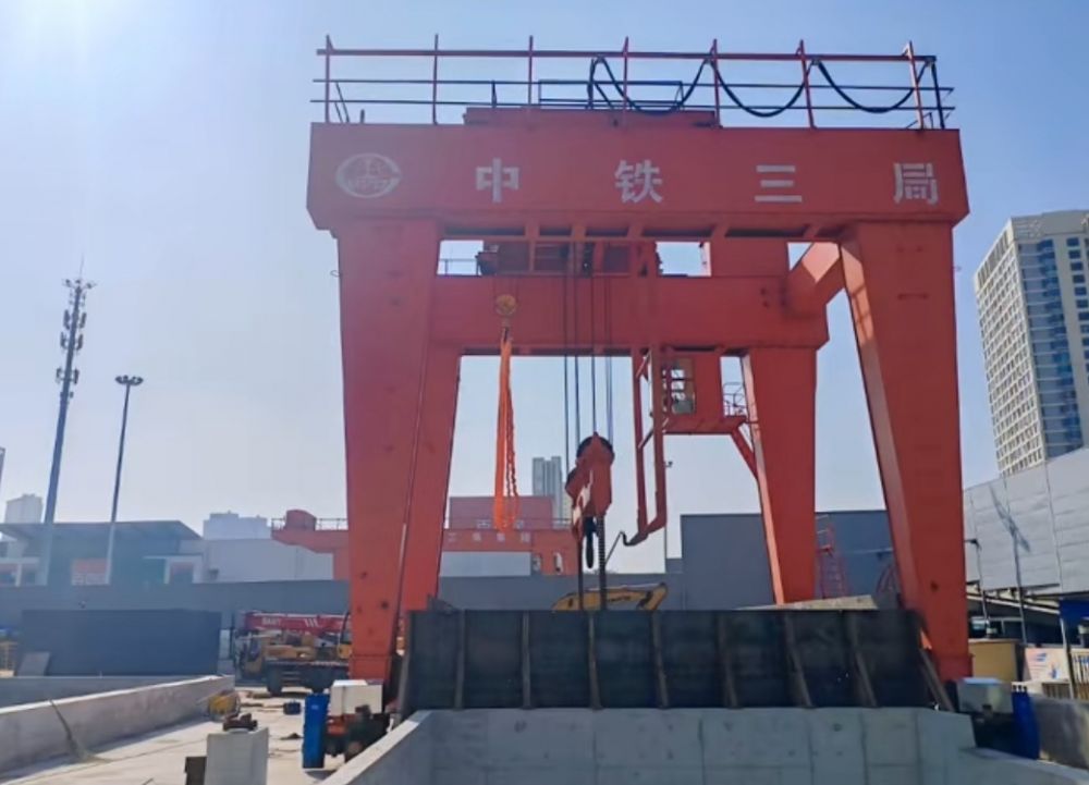 天津地鐵出渣機、地鐵出渣門式起重機、出渣龍門吊租賃