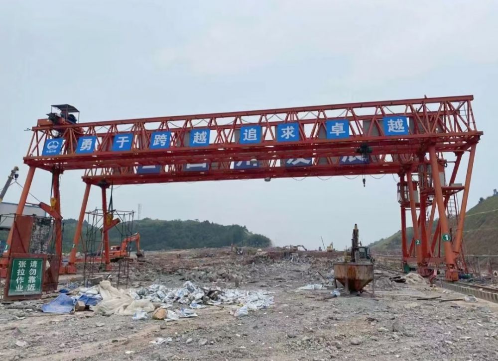 提梁機、路橋門機、MG型桁架門式起重機廠家、價格